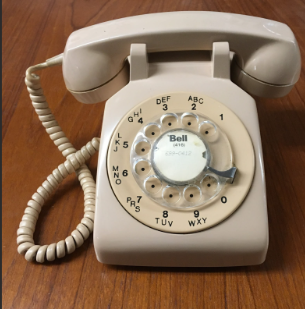old fashioned rotary telephone
